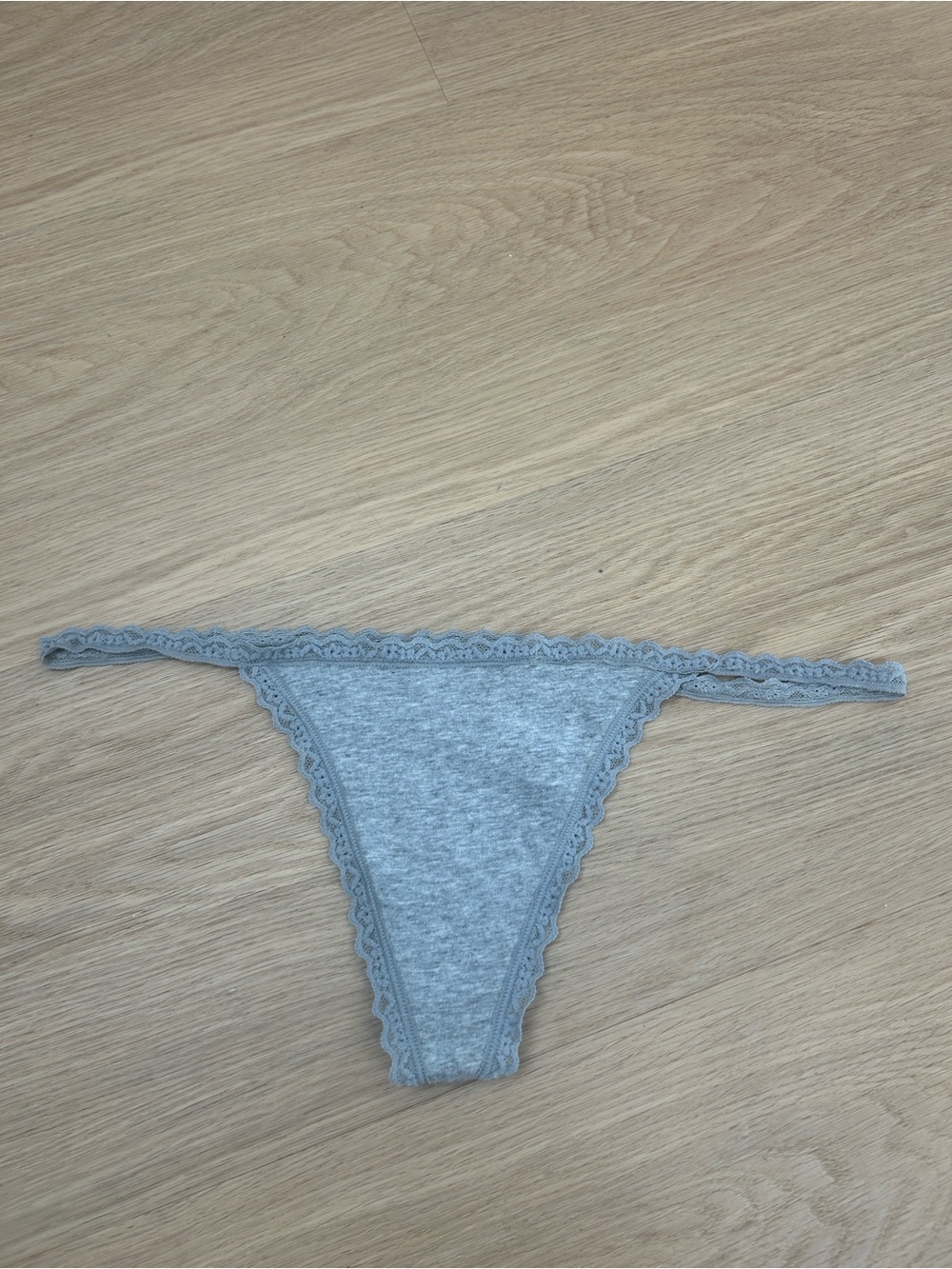 Victoria’s Secret V String Thong Panty L